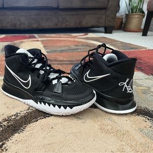 8.5 Kyrie 7 (Men’s)